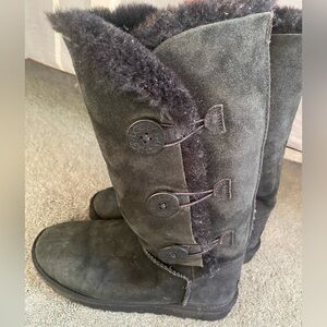 TALL THREE BUTTON WRAPS UGG Black Boots